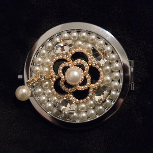 Camilla Flower Compact Mirror Black Gold & Crystal with White Pearls Silver Base - Picture 2 of 6